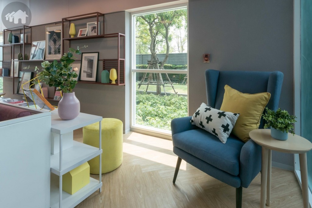 มุมนั่งพักผ่อนอ่านหนังสือ หรือเล่นโทรศัพท์