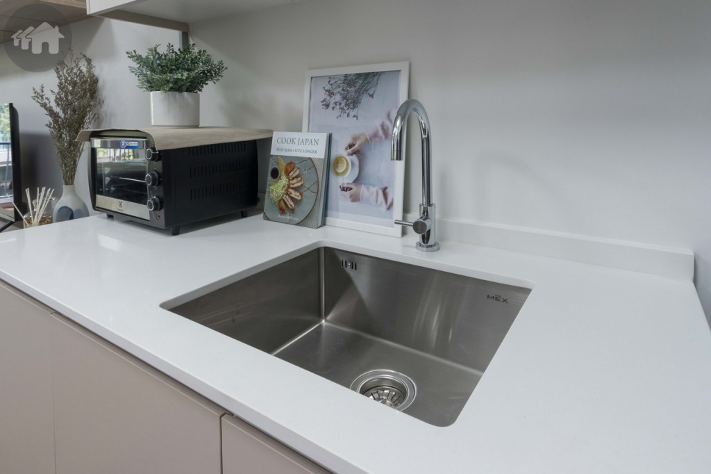 Top เคาน์เตอร์ครัวเป็นหินสังเคราะห์ อ่างล้างจานของ MEX