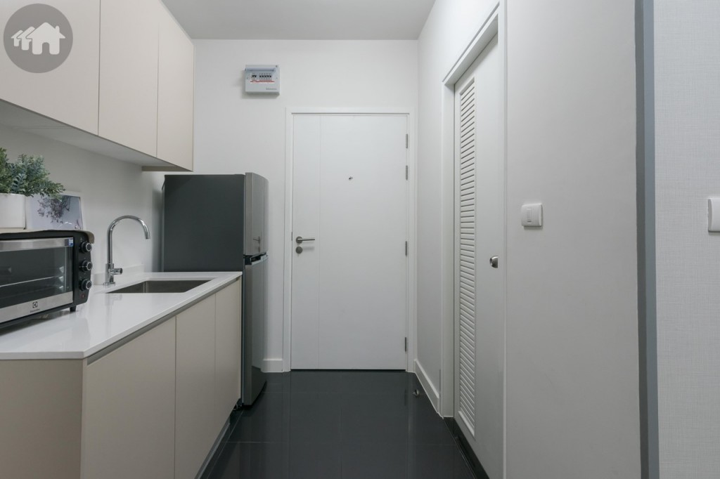 ทางเดินห้องครัวกว้างประมาณ 1.20 เมตร เดินเข้า-ออกสะดวก