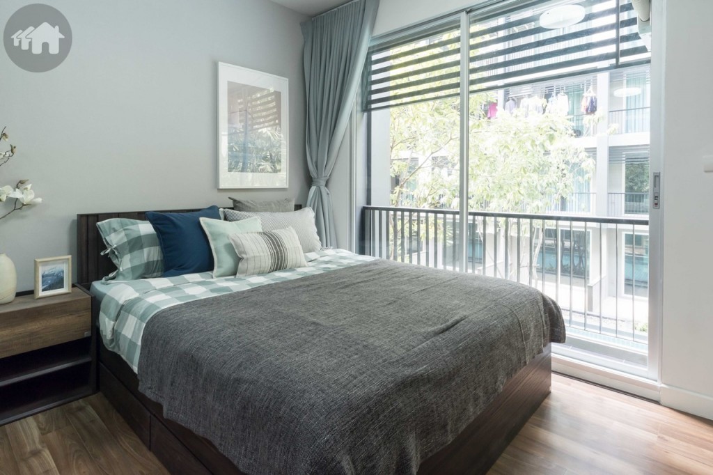 ห้องนอนขนาดใหญ่วางเตียงขนาด 5 ฟุต ได้สบาย