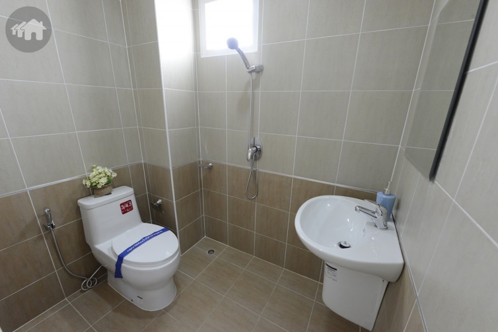 ห้องน้ำด้านล่าง