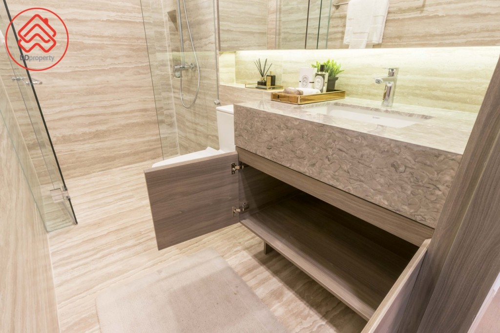 เช่นเดียวกับด้านล่าง 