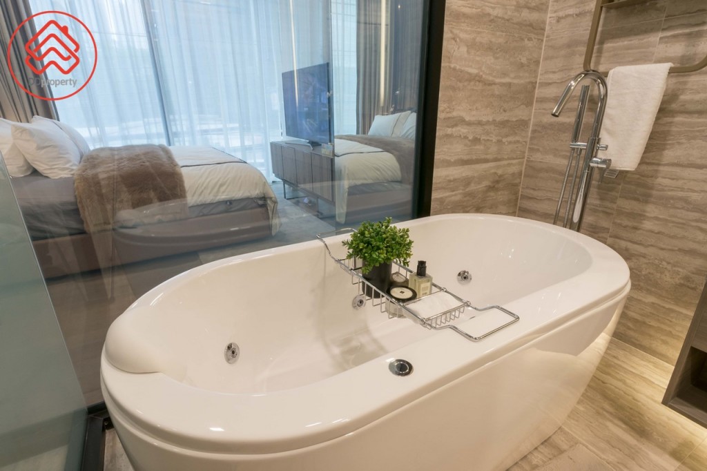 อ่างอาบน้ำขนาดใหญ่ให้อารมณ์เหมือนอยู่โรงแรม