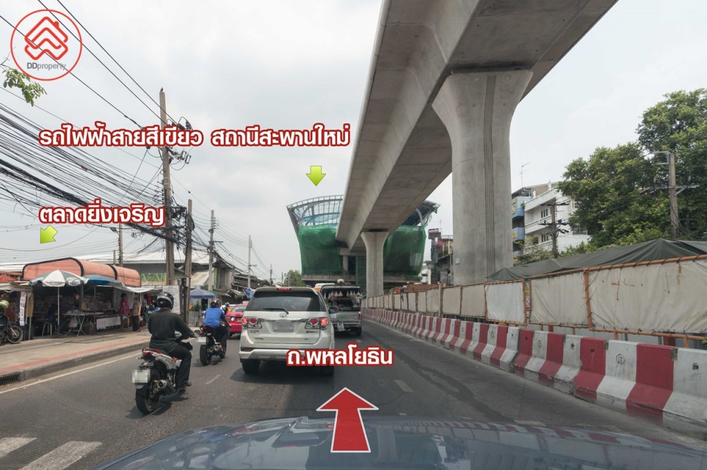 ผ่านตลาดยิ่งเจริญ ซึ่งบริเวณนี้จะเป็นที่ตั้งของรถไฟฟ้าสายสีเขียว สถานีสะพานใหม่