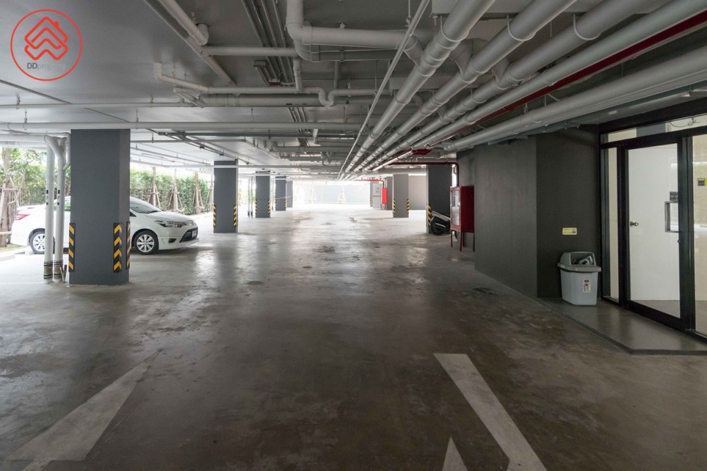 พื้นที่จอดรถใต้อาคารทั้ง 3 อาคาร รวมกันประมาณ 40%