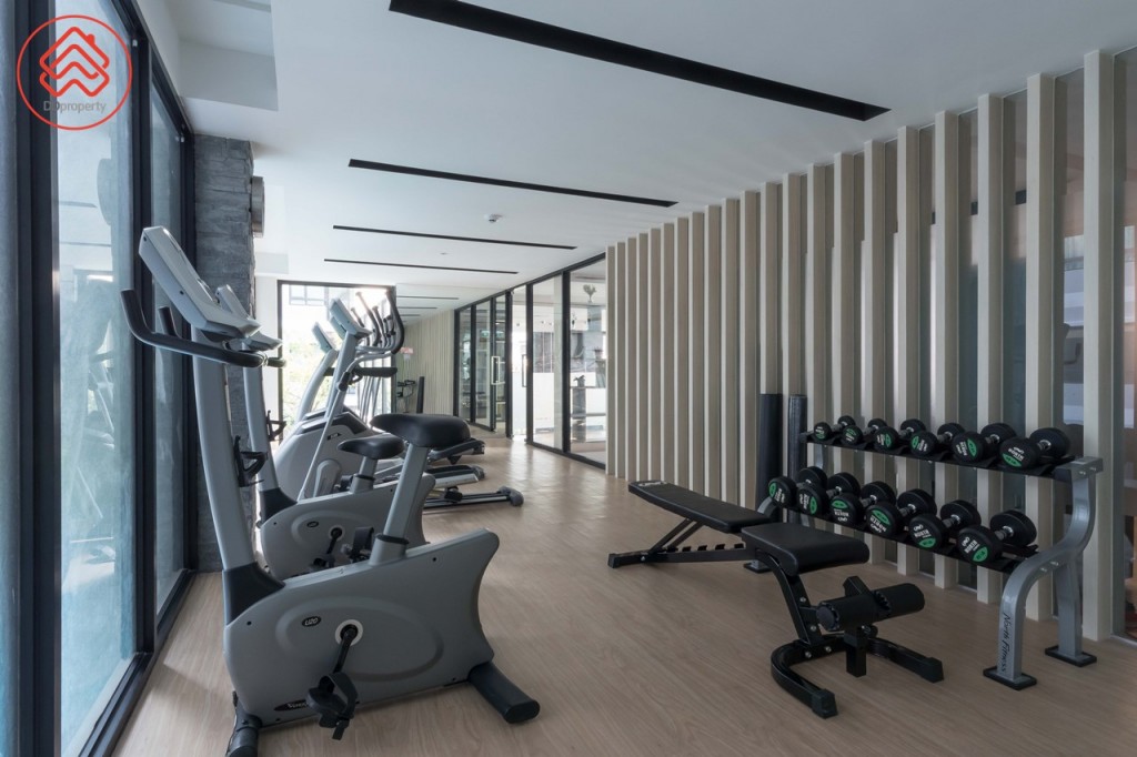 อุปกรณ์ครบครันทั้งลู่วิ่ง จักรยาน และเวทเทรนนิ่ง