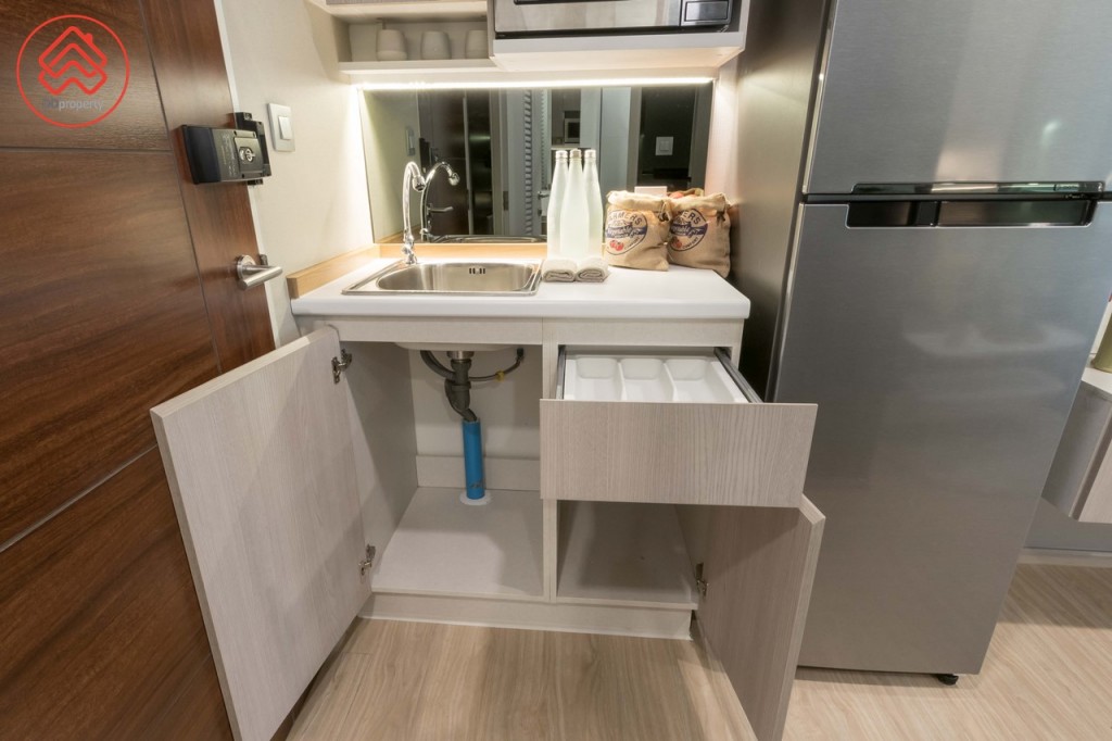 ตู้ครัวบิลท์อินด้านล่าง เก็บอุปกรณ์และของใช้ได้หลากหลาย