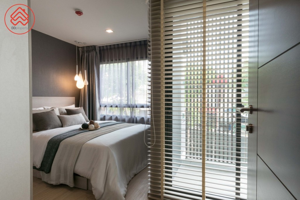 มาต่อกันที่ห้องนอนใหญ่ วางเตียงขนาด 5 ฟุตขึ้นไป ได้สบาย