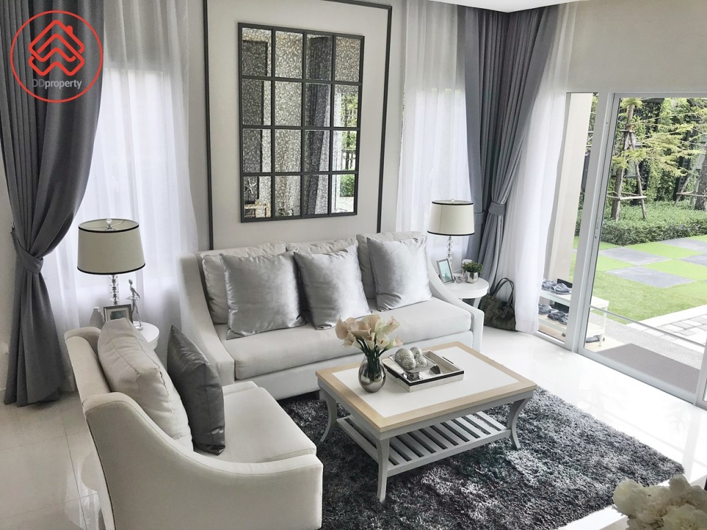 Passorn Theparak-Bangna Paradiz Poem4808