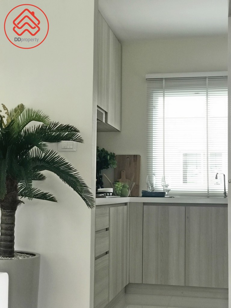 Passorn Theparak-Bangna Paradiz Poem_4819