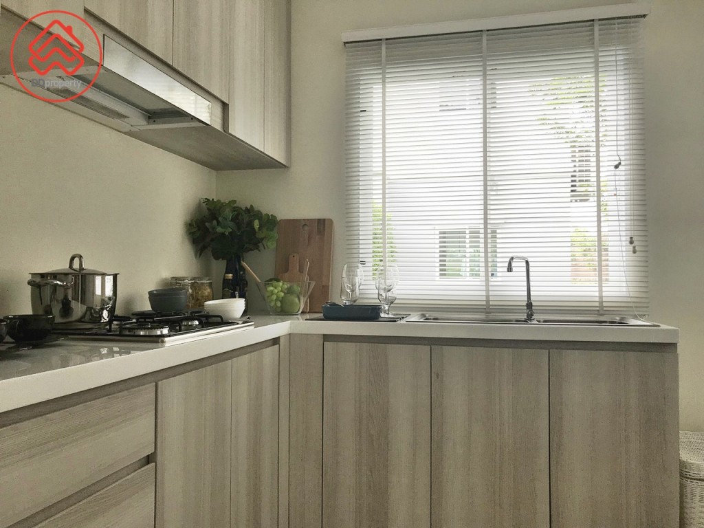 Passorn Theparak-Bangna Paradiz Poem_4821