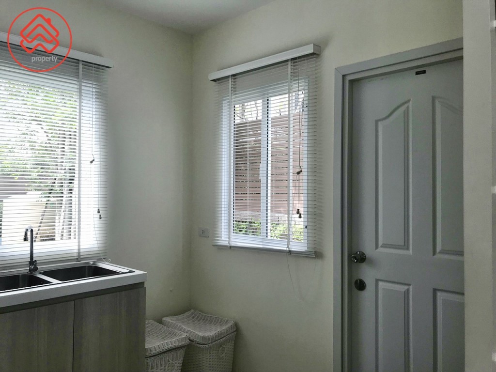 Passorn Theparak-Bangna Paradiz Poem_4827