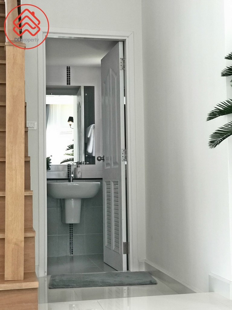 Passorn Theparak-Bangna Paradiz Poem_4831