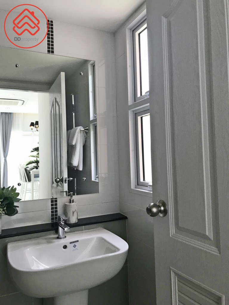 Passorn Theparak-Bangna Paradiz Poem_4832