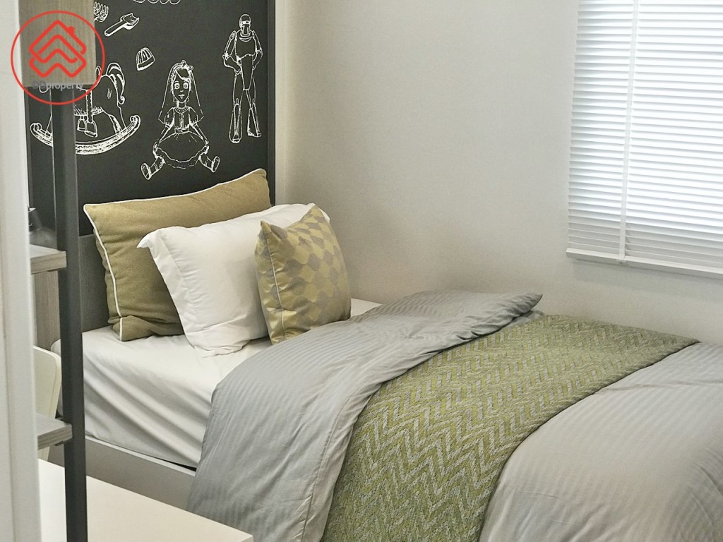 Passorn Theparak-Bangna Paradiz Poem_4846