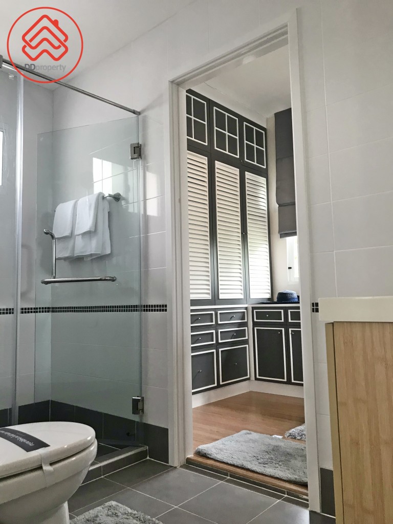 Passorn Theparak-Bangna Paradiz Poem_4856