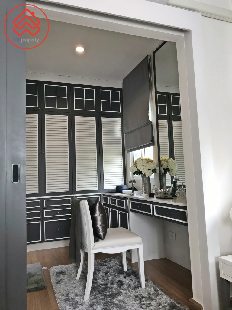 Passorn Theparak-Bangna Paradiz Poem_4862