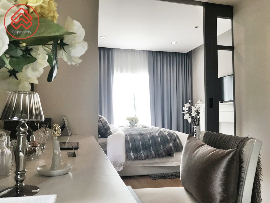 Passorn Theparak-Bangna Paradiz Poem_4864