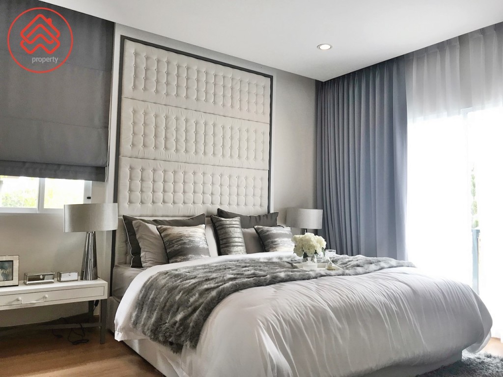 Passorn Theparak-Bangna Paradiz Poem_4870