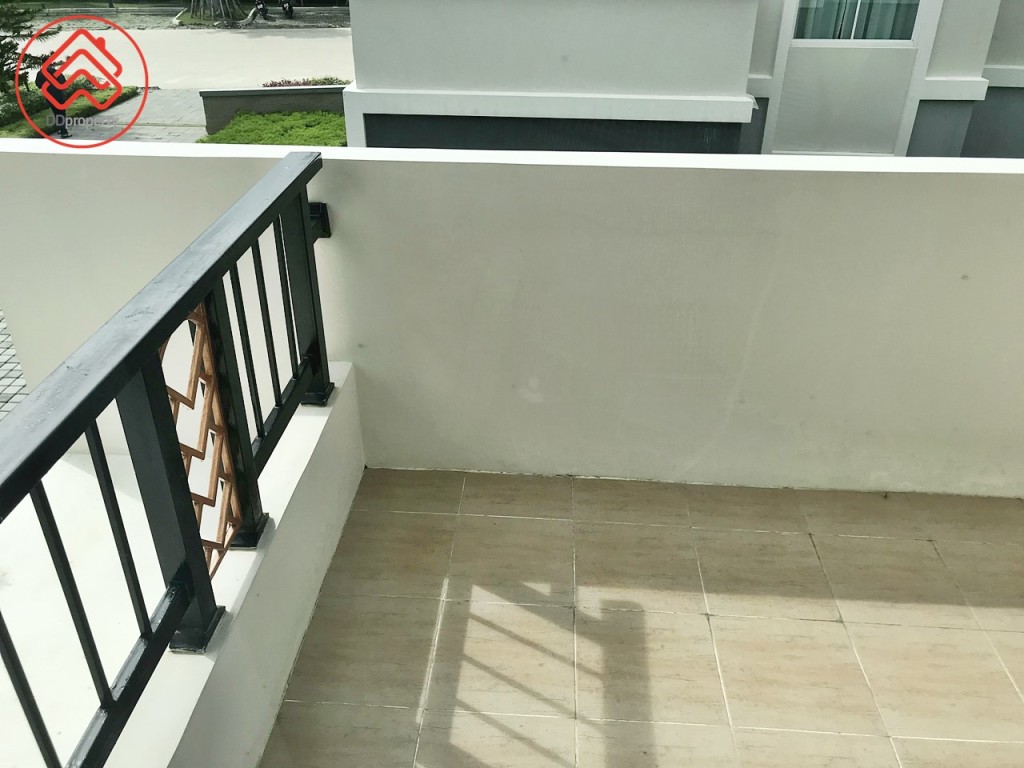 Passorn Theparak-Bangna Paradiz Poem_4888