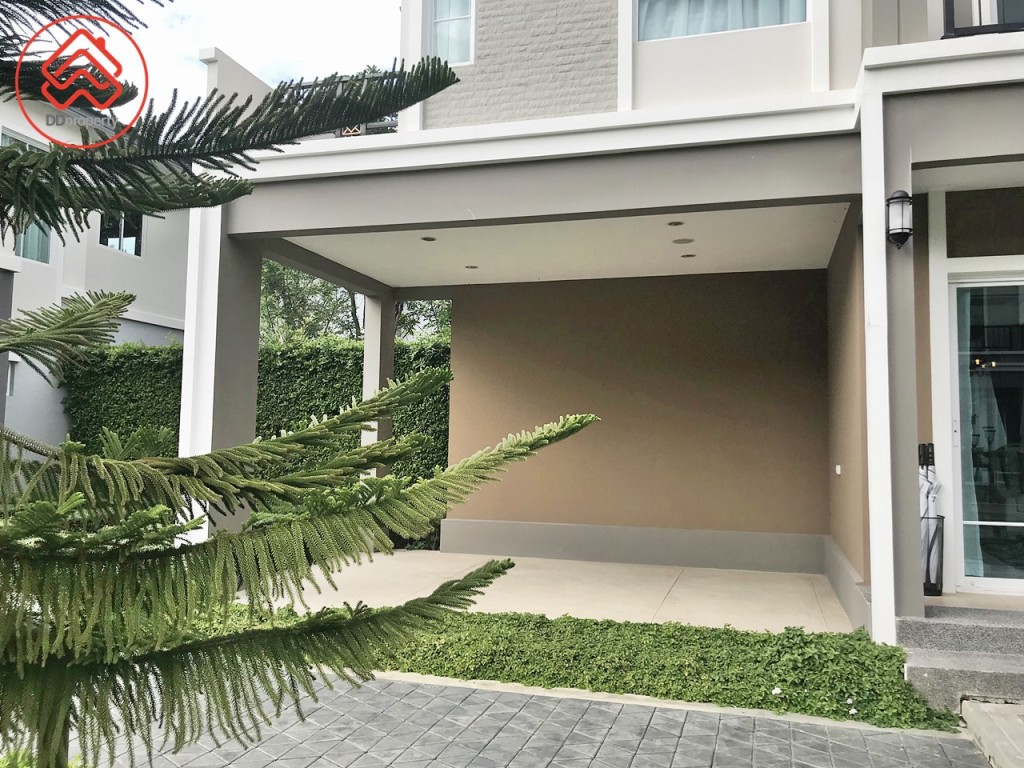 Passorn Theparak-Bangna Paradiz Poem_4898