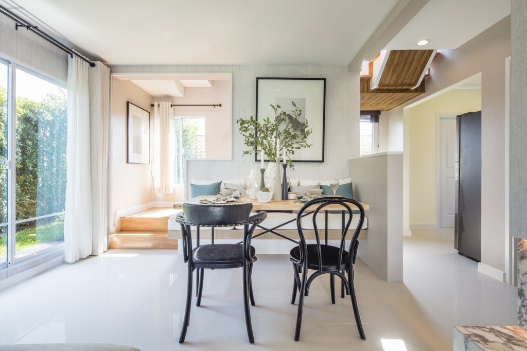 Passorn Prestige Jatuchot_Watcharaphon_Prezzo_02