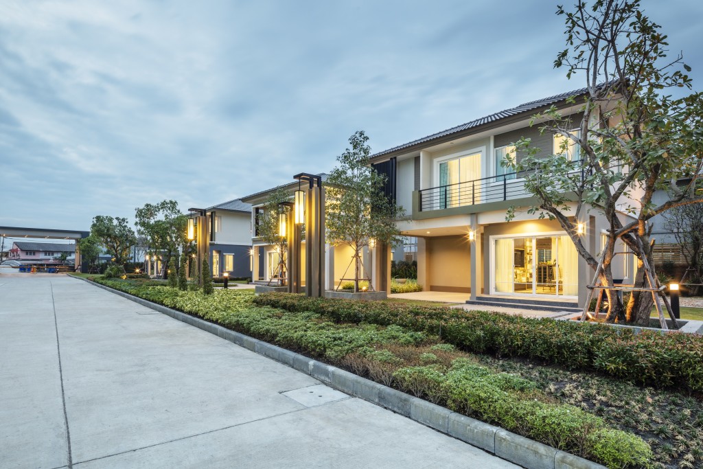 THE PLANT Thepharak_Preen Infrontof