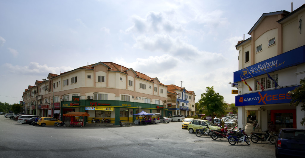 Bandar Tasik Puteri is surrounded by more than 20 developed townships, and it continues to flourish under the Low Yat Group.