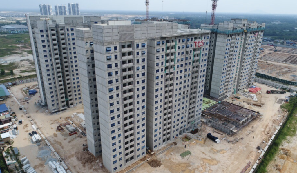 Aman 1 at Tropicana Aman is a leasehold apartment with commercial title. 