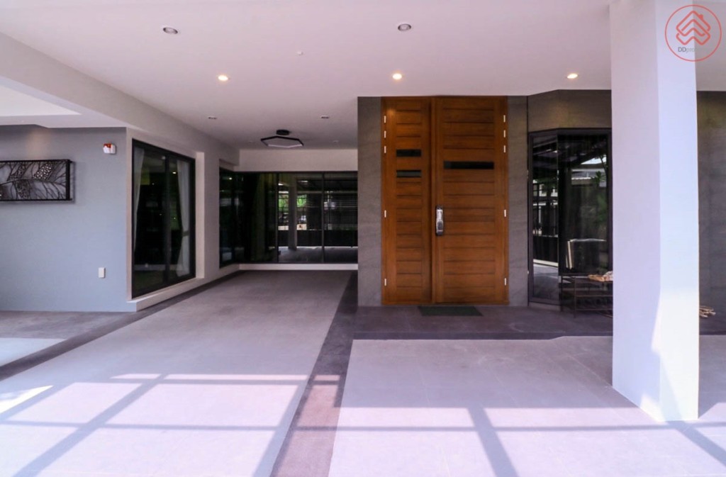 The_Root_Jatujak-Ratchada_Location2S__3588193