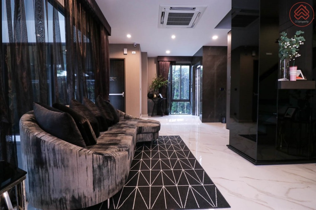 The_Root_Jatujak-Ratchada_Location5IMG_9531