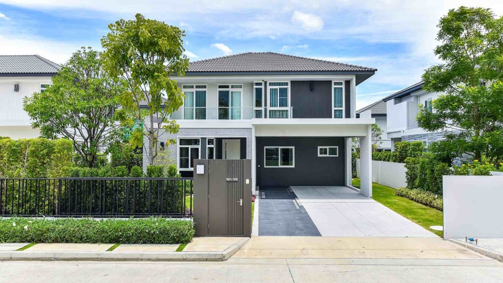 Chaiyapreuk_West_Gate5