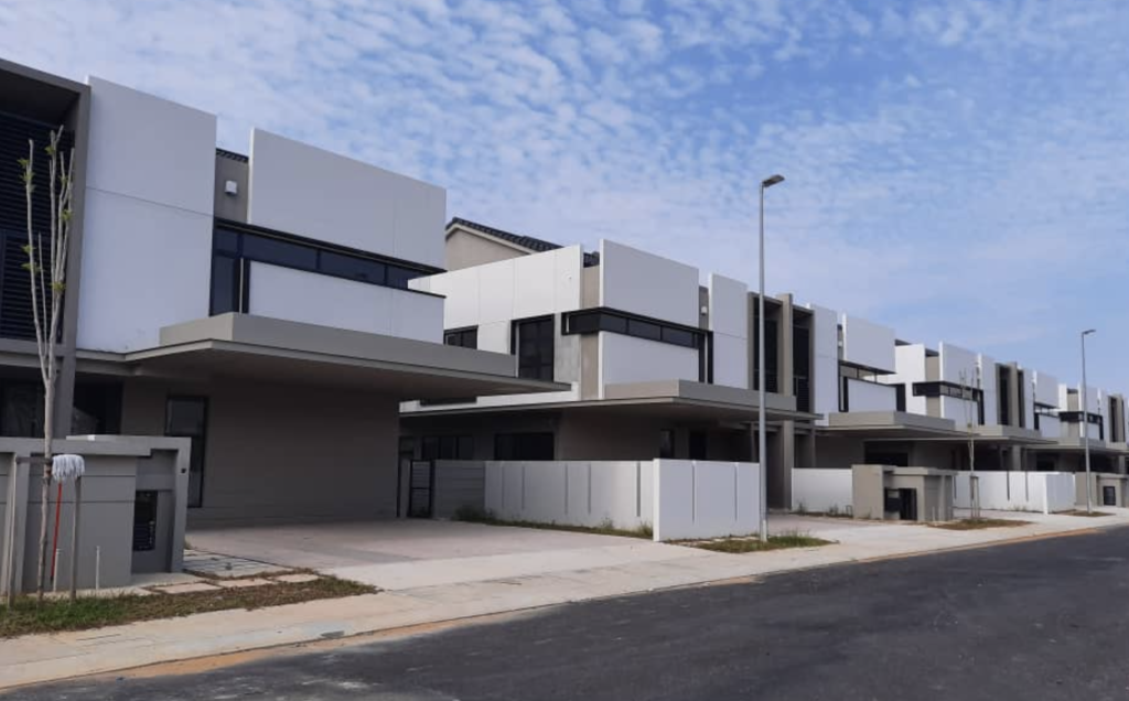 Dalia Residences comprises 166 units of two-storey semi-d homes (45’ x 80’), 36 units of two-storey zero-lot bungalows (56’ x 85’) and 5 units of two-storey bungalows.