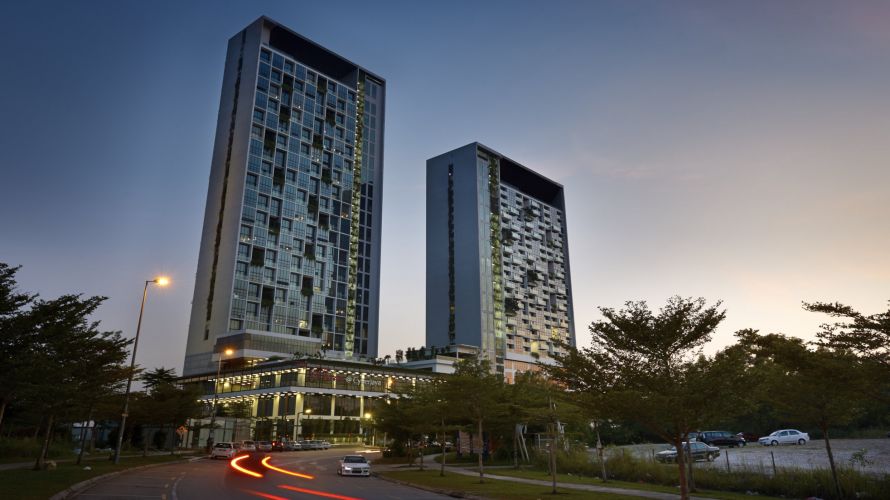 The Place @ Cyberjaya covers 3 acres, and it is a mixed residential and commercial development comprising small office and home office (SOHO), 20-storey duplex suites, 22-storey studio suites, and a retail podium.