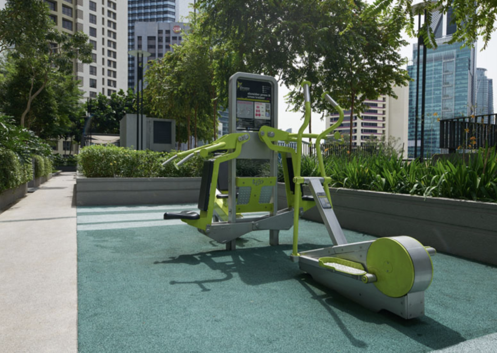 KL Trillion has many facilities and features, including a jacuzzi, lawn area, outdoor lounge, community space, water features, barbeque area, and drop-off area.