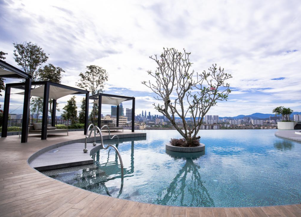 the development promises the serenity of the Pandan Lake view and view of the city, including the Petronas Twin Towers. 