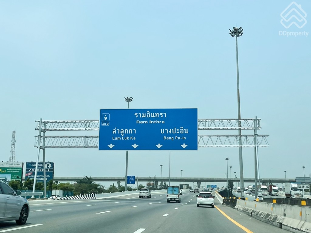 Landmark_grand_station_Location1