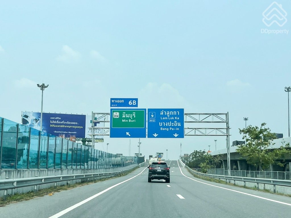 Landmark_grand_station_Location4