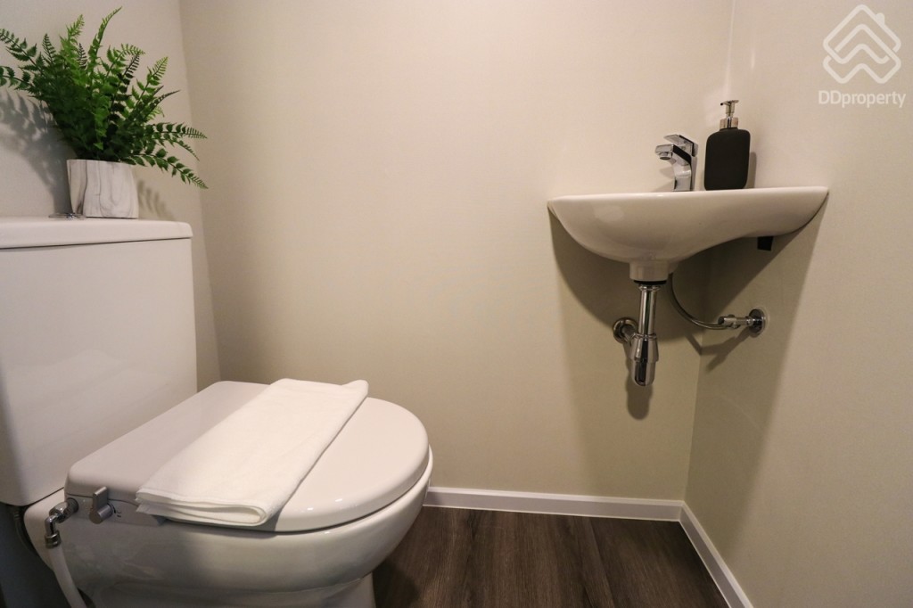 Landmark_grand_station_Room_111