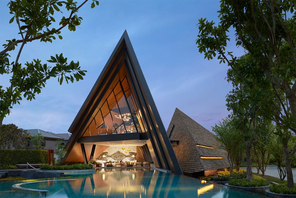 burasiri-pattanakarn-clubhouse