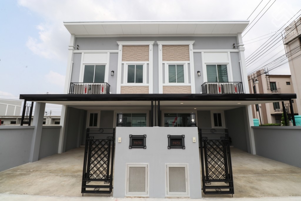 The-Eiffel-Ramkhamhaeng-Mistine-Home1