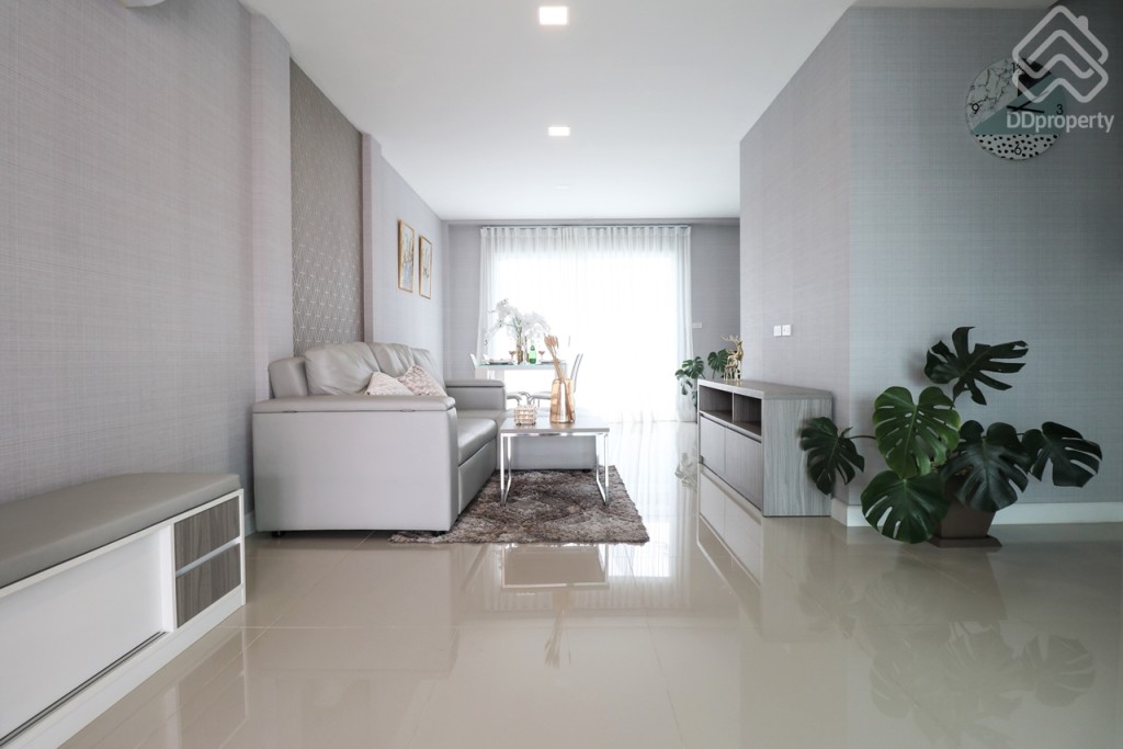 The-Eiffel-Ramkhamhaeng-Mistine-Home2