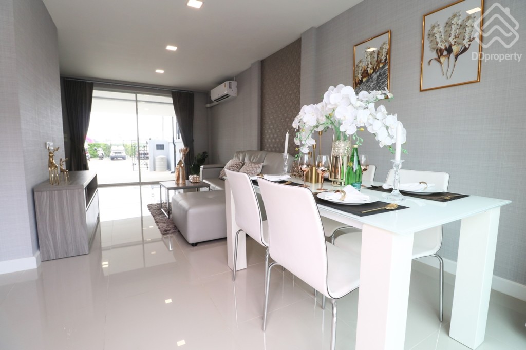 The-Eiffel-Ramkhamhaeng-Mistine-Home3
