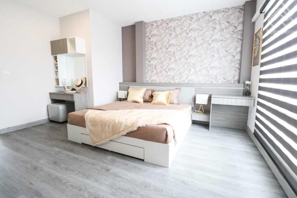 The-Eiffel-Ramkhamhaeng-Mistine-Home8