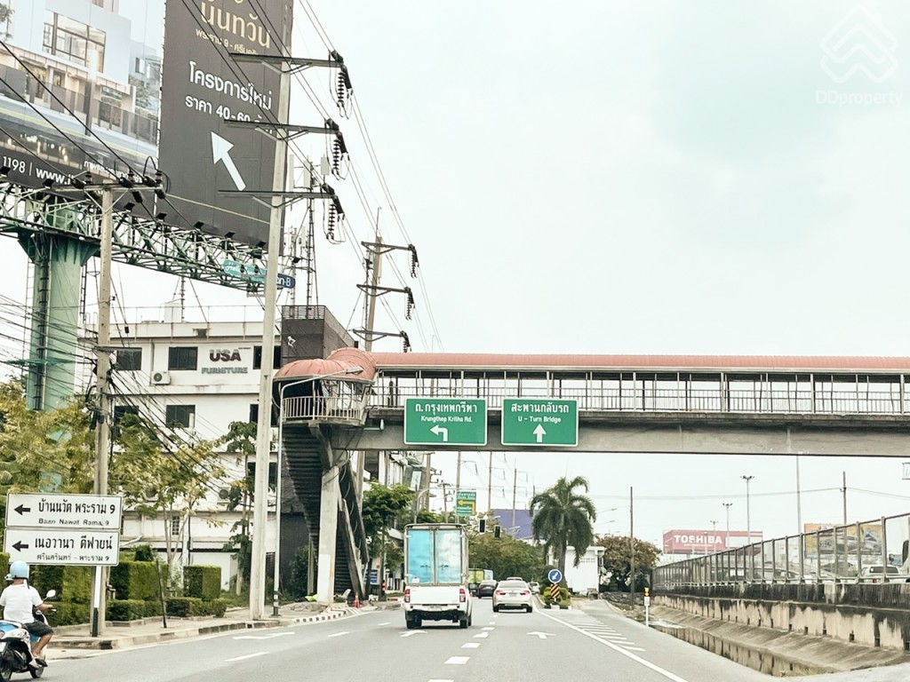 The-Eiffel-Ramkhamhaeng-Mistine-Location1