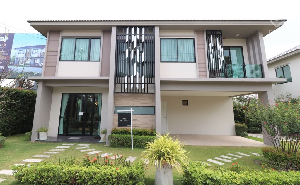 The-Rux-Ramintra-Hathairat-home1