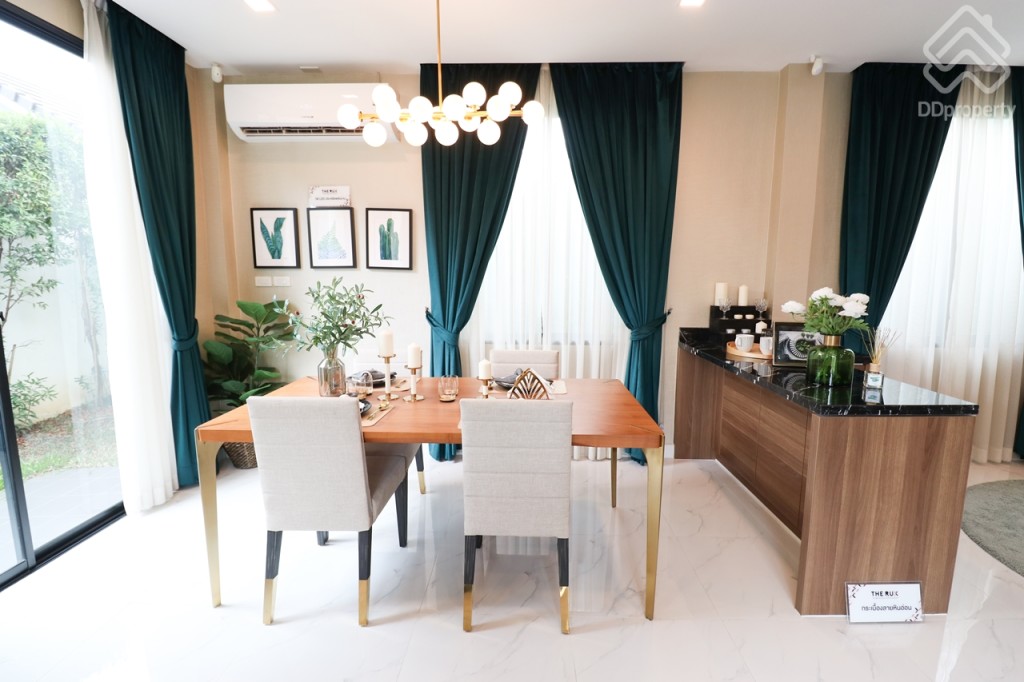 The-Rux-Ramintra-Hathairat-home3