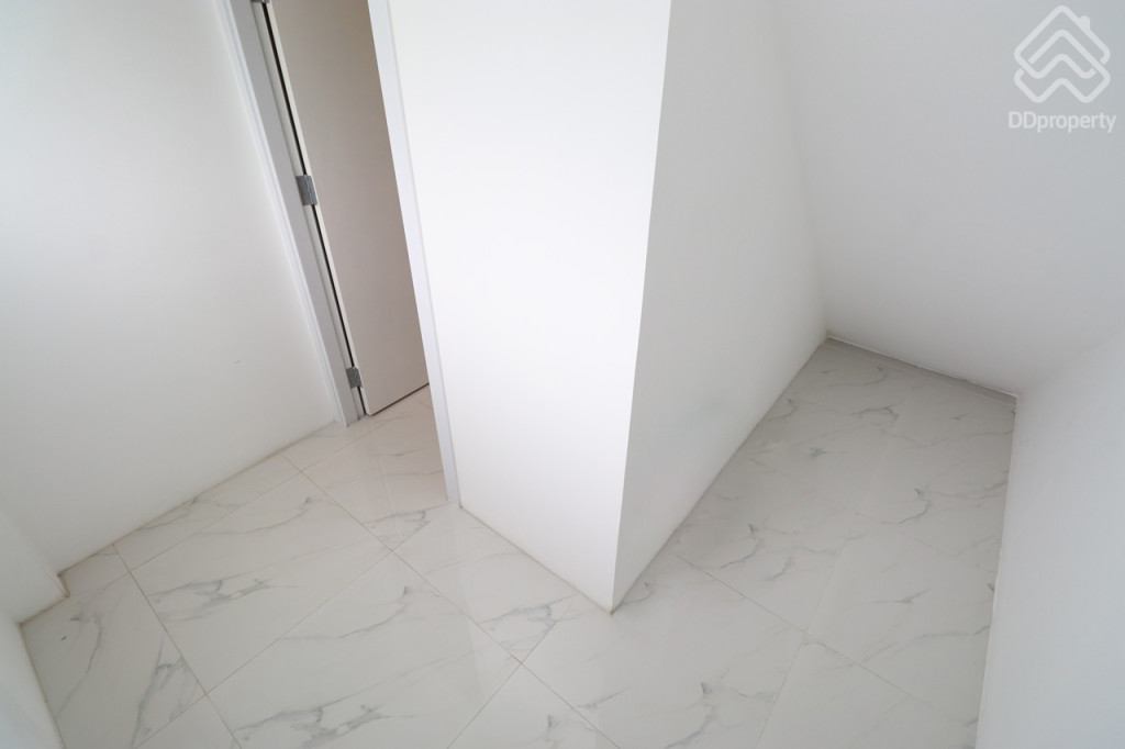 edit-The-Rux-Ramintra-Hathairat-home6