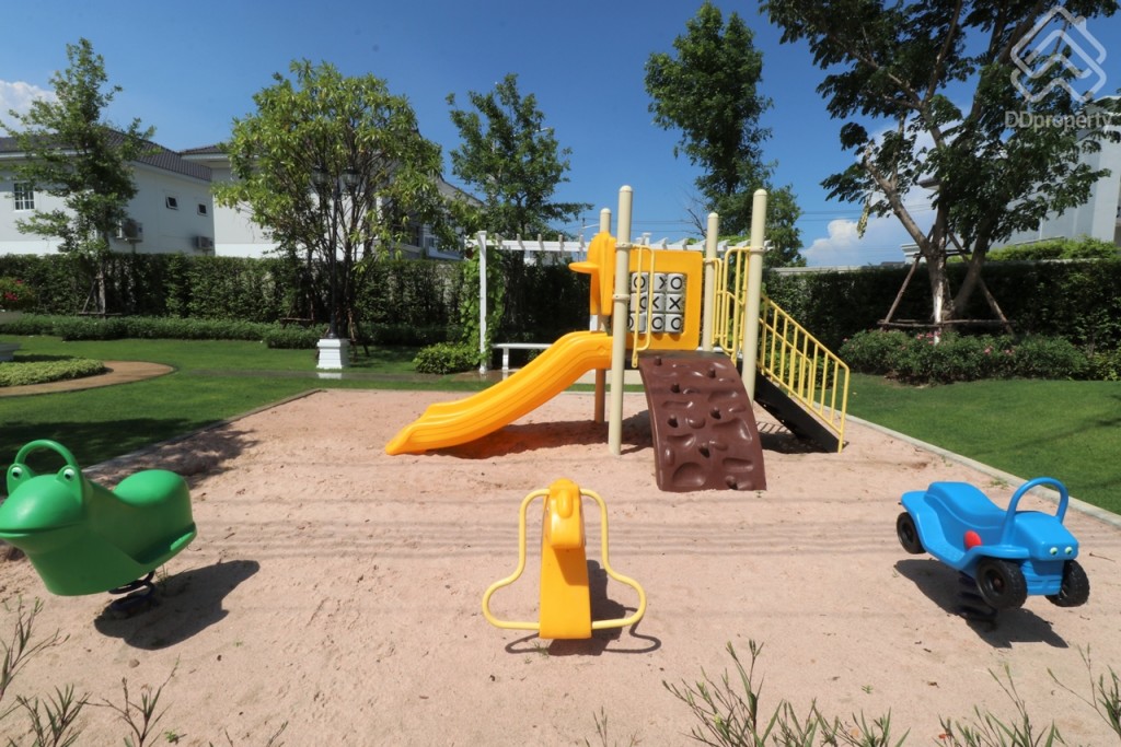 Golden-Town-2-Ramintra-Wongwaen-Facility2