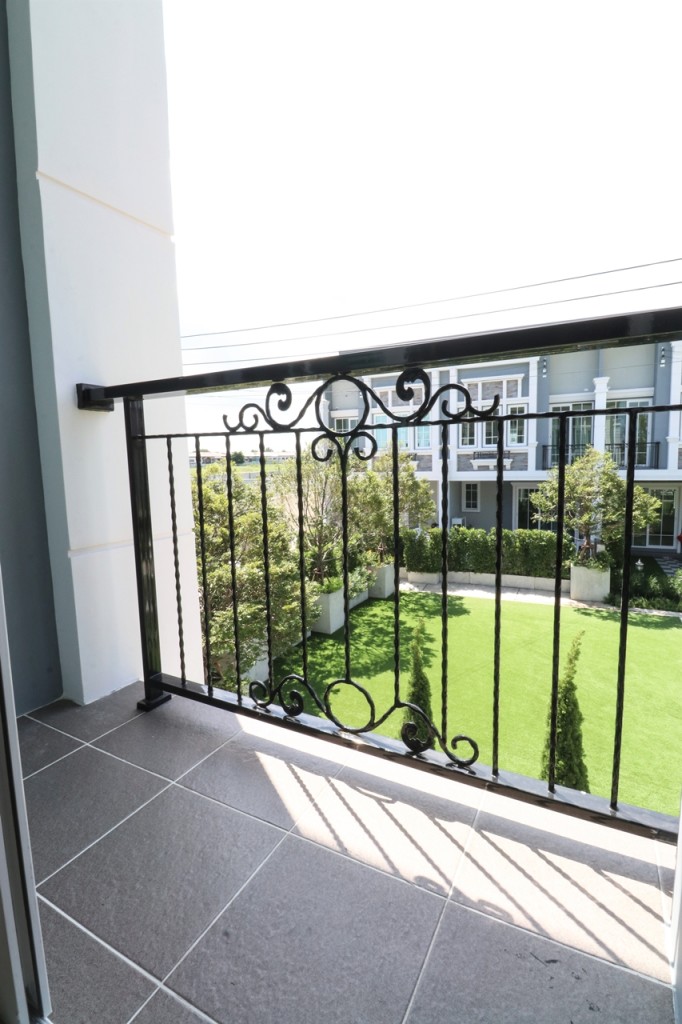 Golden-Town-2-Ramintra-Wongwaen-Home11